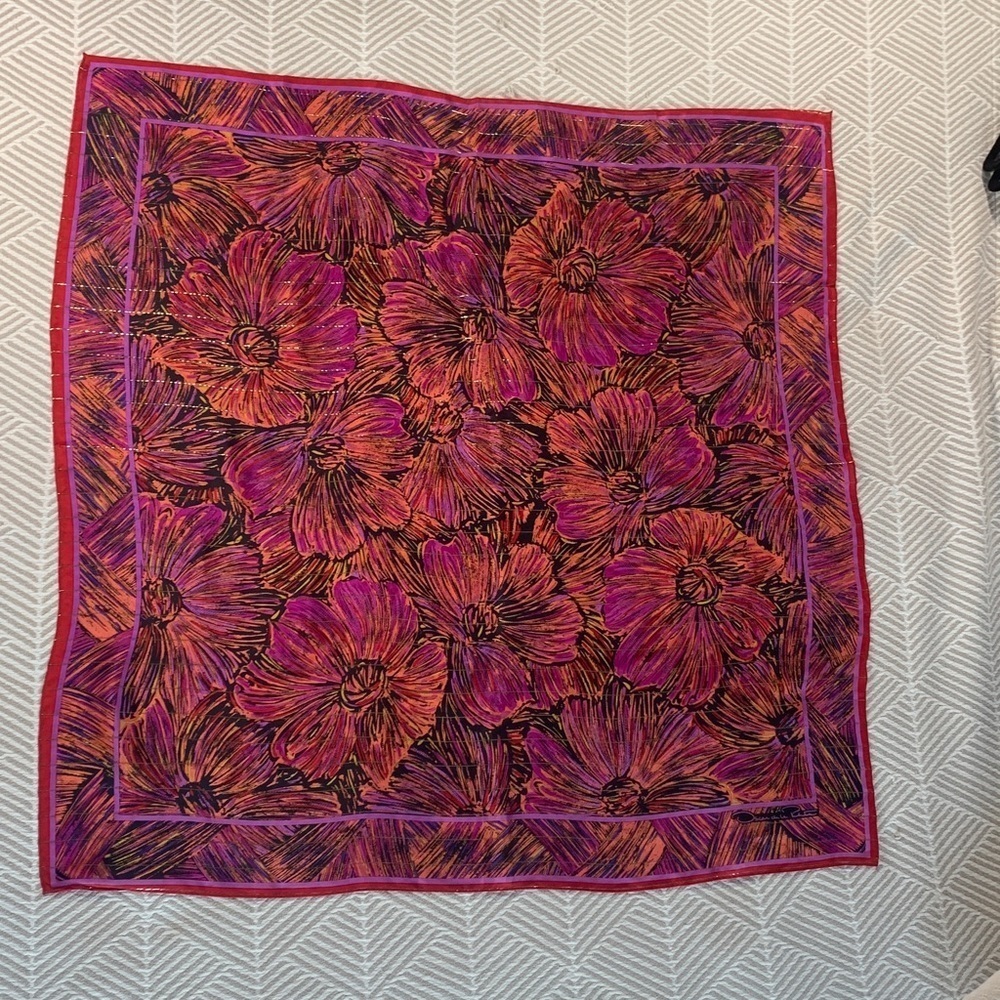 Oscar de la Renta silk scarf floral print with gold metallic lines 30” square
